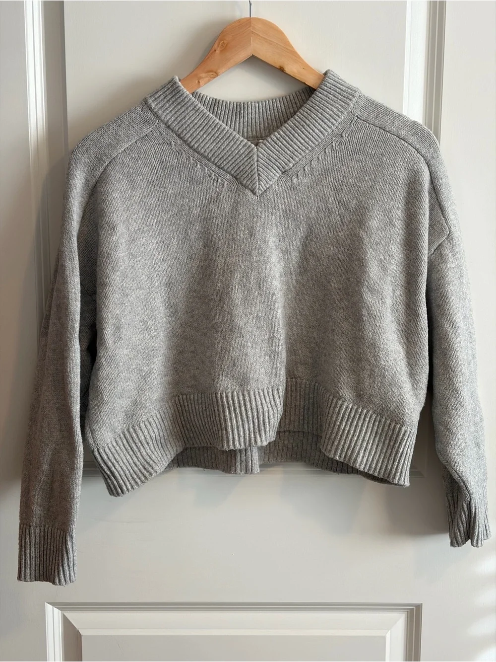 GAP Light Gray V-Neck Cropped Sweater